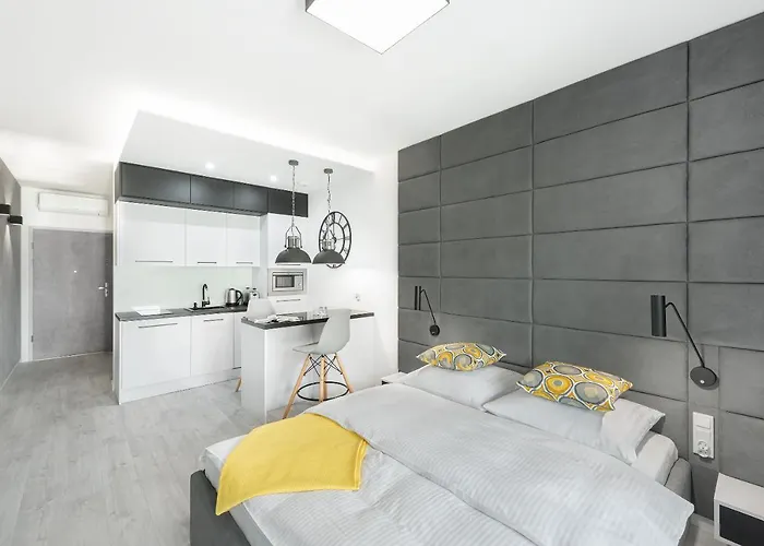 公寓 Native Rajska 3 *